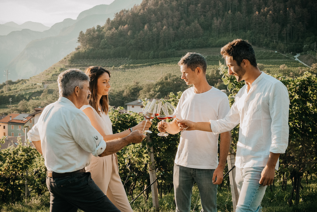 La famiglia Fontana in vigna
